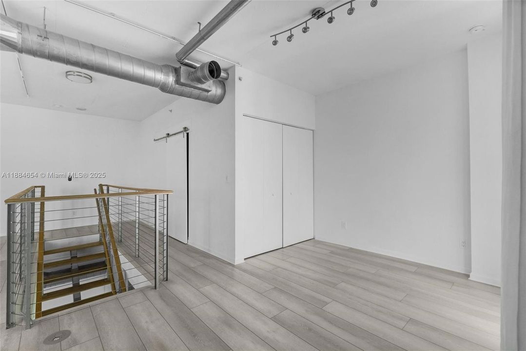 待售: $595,000 (2 贝兹, 2 浴室, 1255 平方英尺)