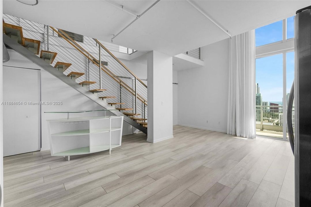 待售: $595,000 (2 贝兹, 2 浴室, 1255 平方英尺)