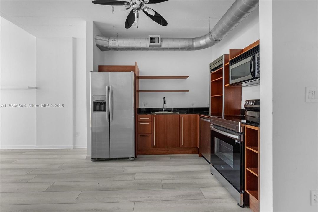 待售: $595,000 (2 贝兹, 2 浴室, 1255 平方英尺)