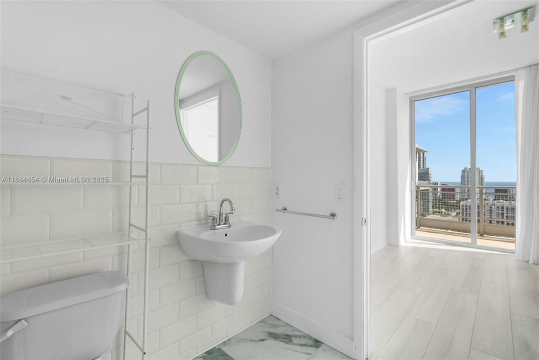 待售: $595,000 (2 贝兹, 2 浴室, 1255 平方英尺)