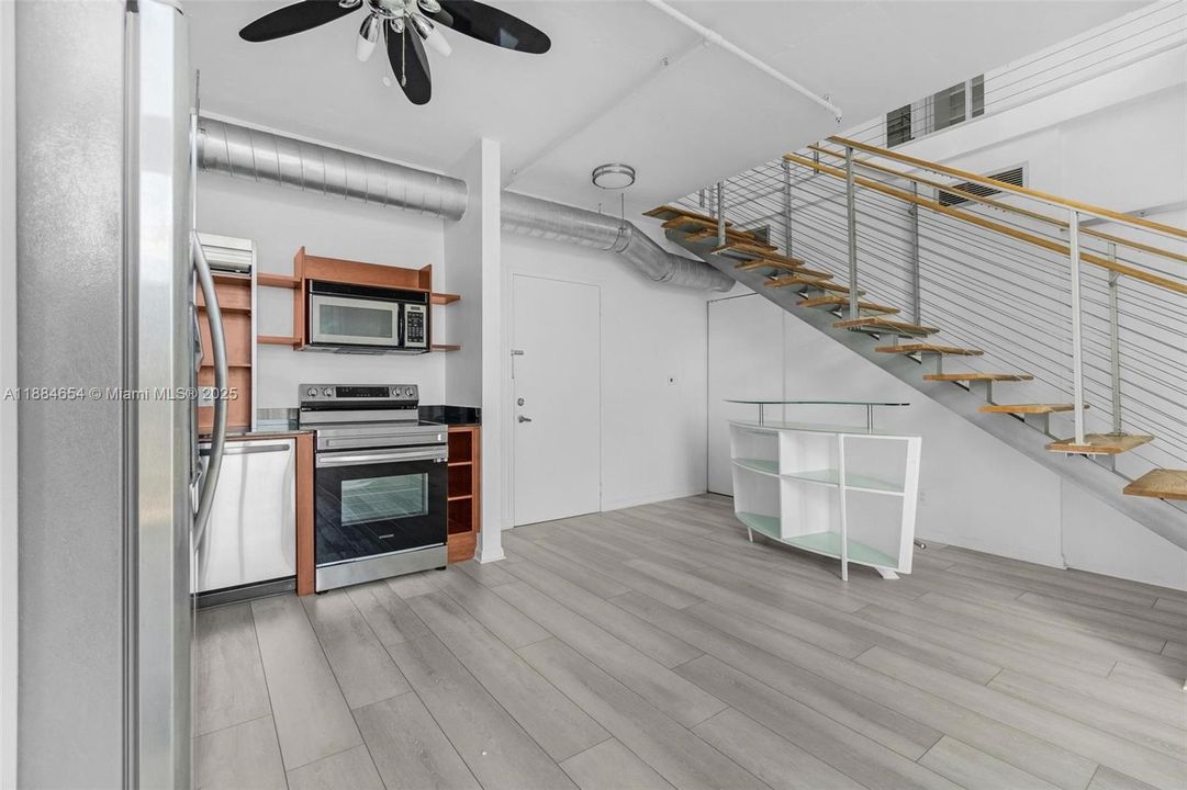 待售: $595,000 (2 贝兹, 2 浴室, 1255 平方英尺)