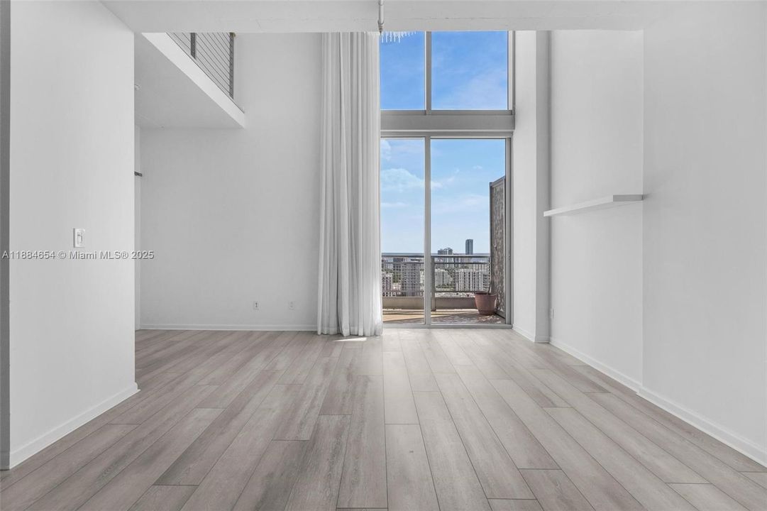 待售: $595,000 (2 贝兹, 2 浴室, 1255 平方英尺)