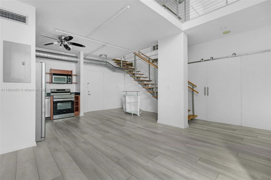 待售: $595,000 (2 贝兹, 2 浴室, 1255 平方英尺)