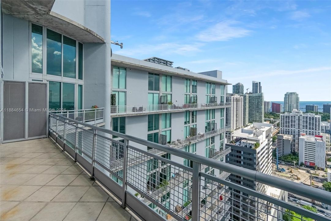 待售: $595,000 (2 贝兹, 2 浴室, 1255 平方英尺)