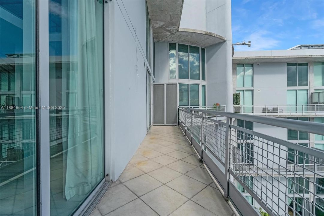 待售: $595,000 (2 贝兹, 2 浴室, 1255 平方英尺)