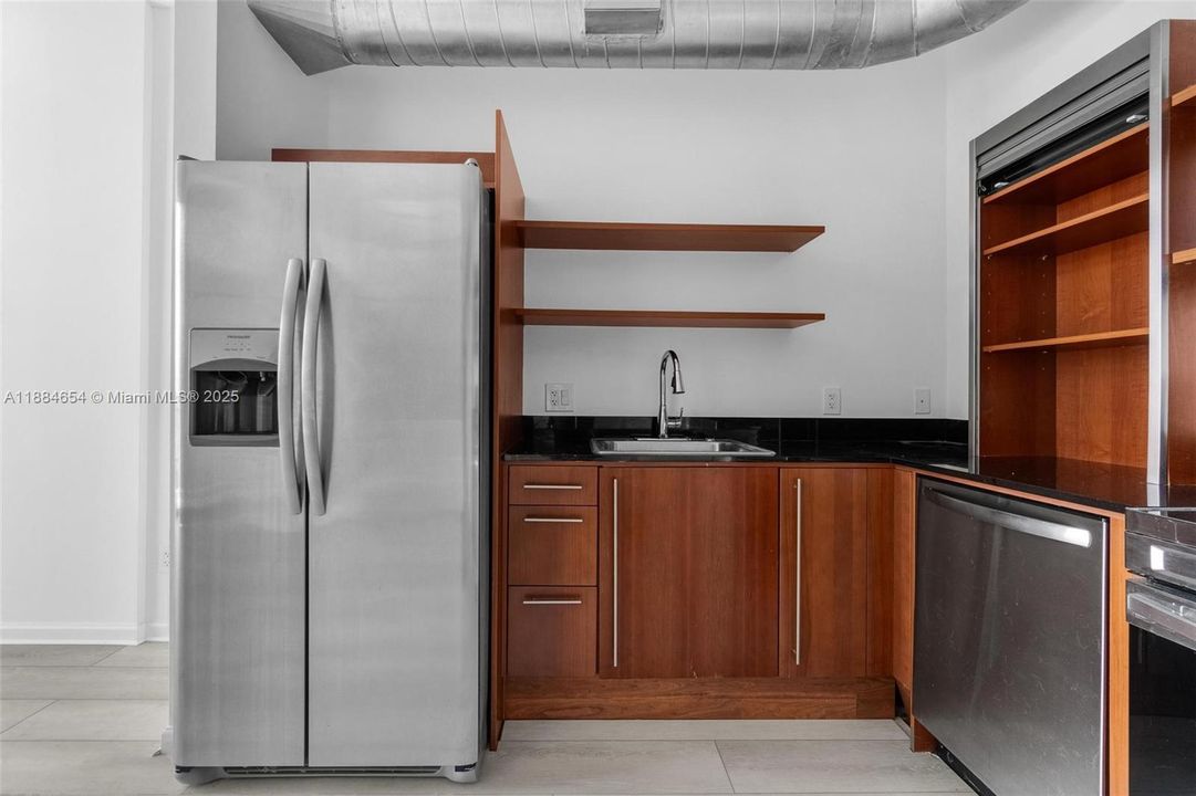 待售: $595,000 (2 贝兹, 2 浴室, 1255 平方英尺)