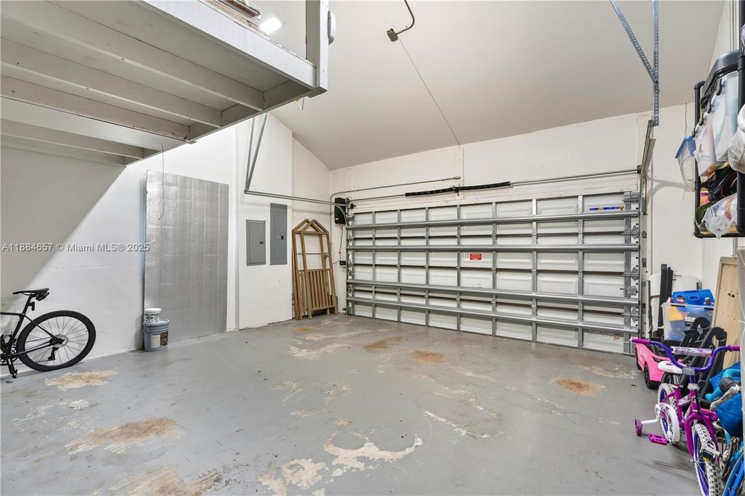 出租: $25,000 (5 贝兹, 5 浴室, 3632 平方英尺)