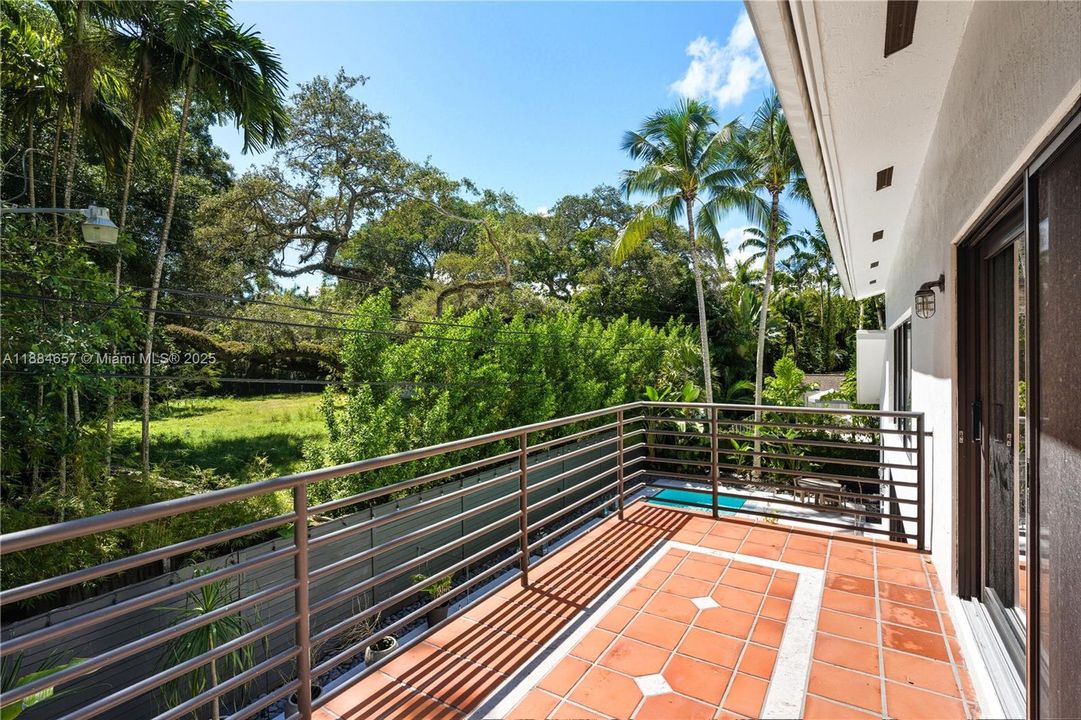 出租: $25,000 (5 贝兹, 5 浴室, 3632 平方英尺)