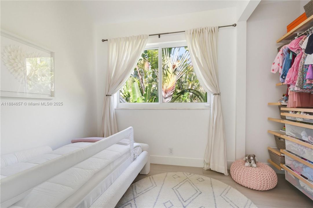 出租: $25,000 (5 贝兹, 5 浴室, 3632 平方英尺)