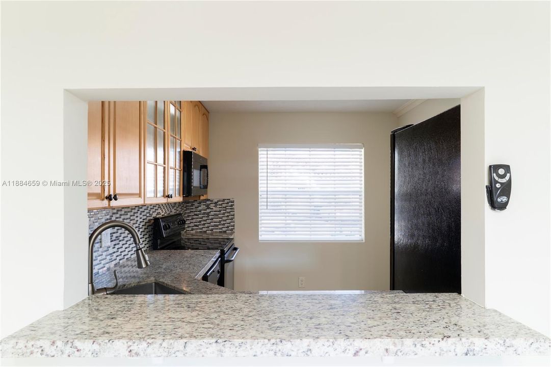 Activo con contrato: $2,700 (2 camas, 2 baños, 893 Pies cuadrados)