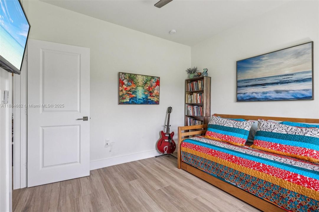 Active With Contract: $950,000 (2 beds, 2 baths, 1148 Square Feet)