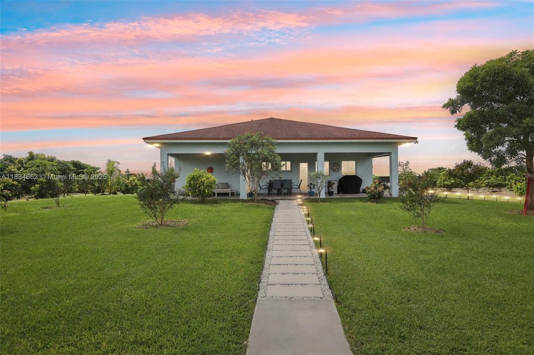 Active With Contract: $950,000 (2 beds, 2 baths, 1148 Square Feet)