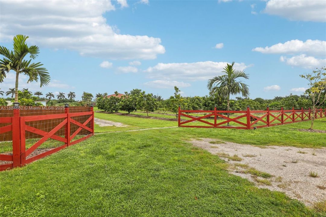 Active With Contract: $950,000 (2 beds, 2 baths, 1148 Square Feet)