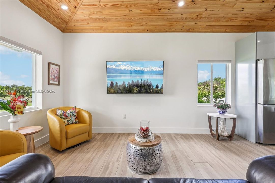 Active With Contract: $950,000 (2 beds, 2 baths, 1148 Square Feet)