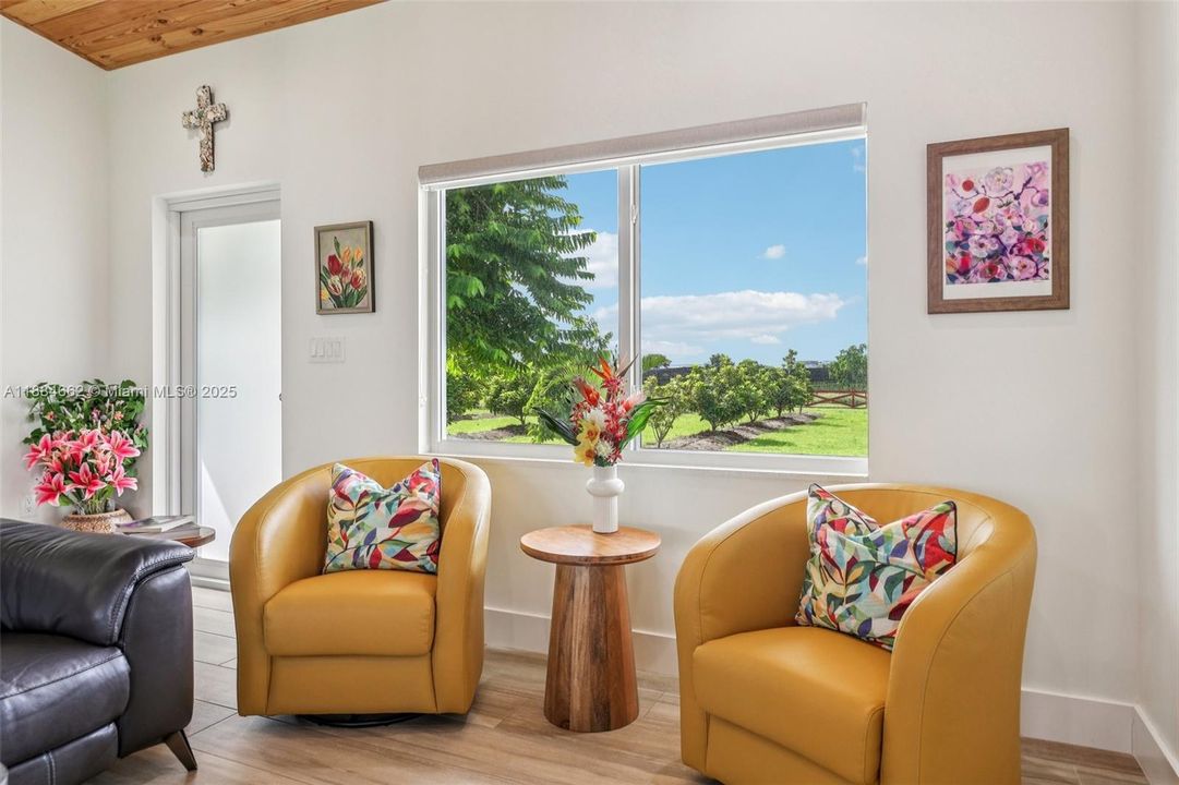 Active With Contract: $950,000 (2 beds, 2 baths, 1148 Square Feet)