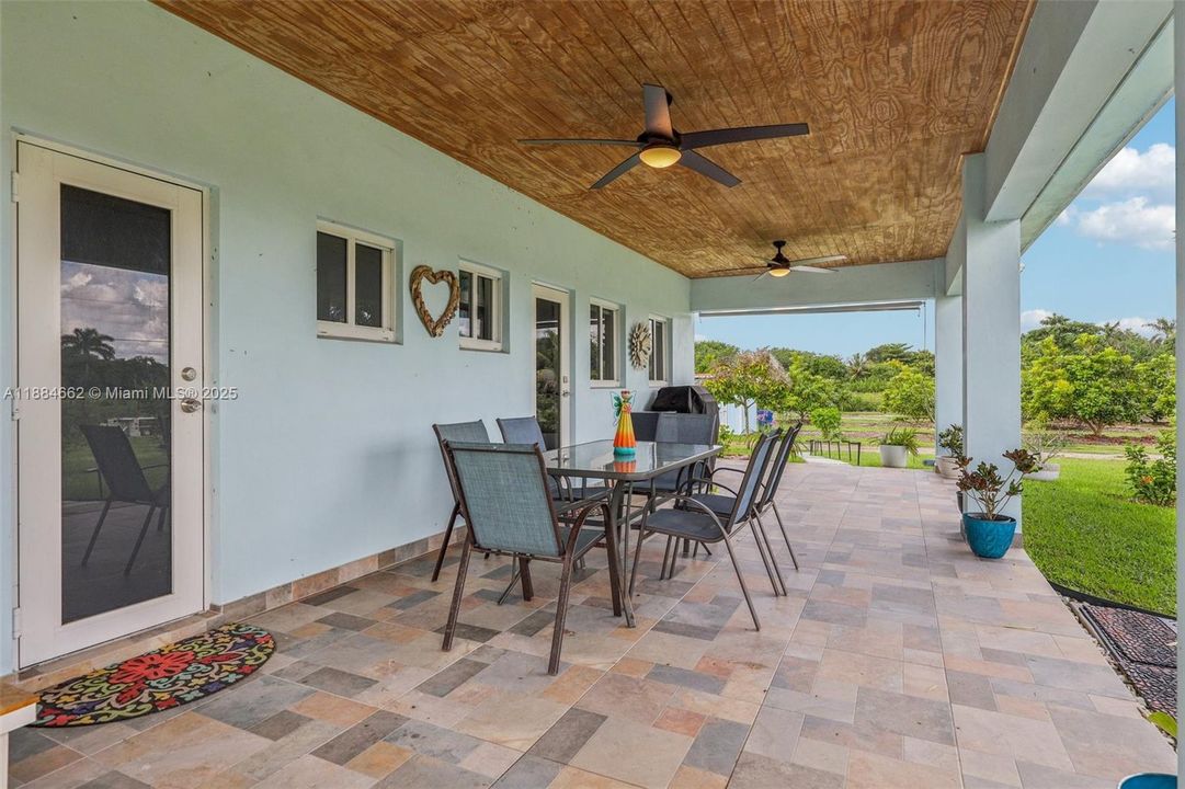 Active With Contract: $950,000 (2 beds, 2 baths, 1148 Square Feet)