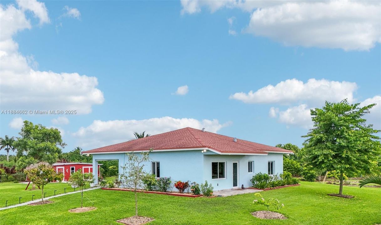 Active With Contract: $950,000 (2 beds, 2 baths, 1148 Square Feet)