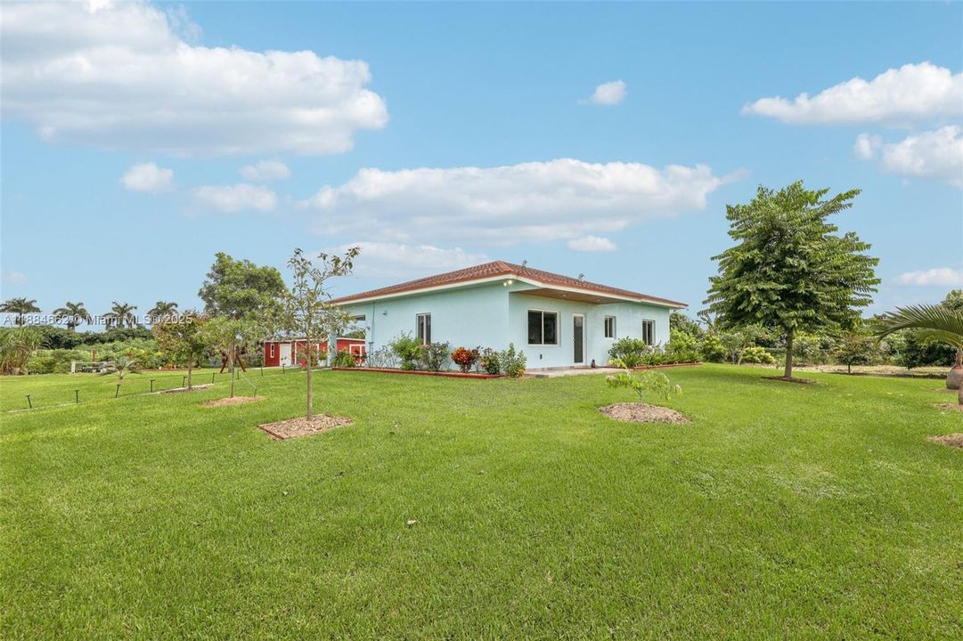 Active With Contract: $950,000 (2 beds, 2 baths, 1148 Square Feet)