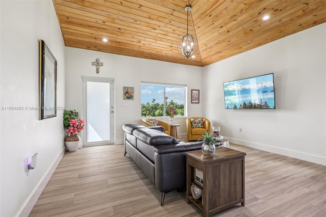 Active With Contract: $950,000 (2 beds, 2 baths, 1148 Square Feet)