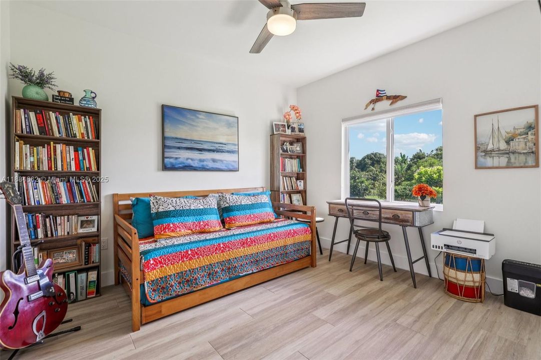 Active With Contract: $950,000 (2 beds, 2 baths, 1148 Square Feet)