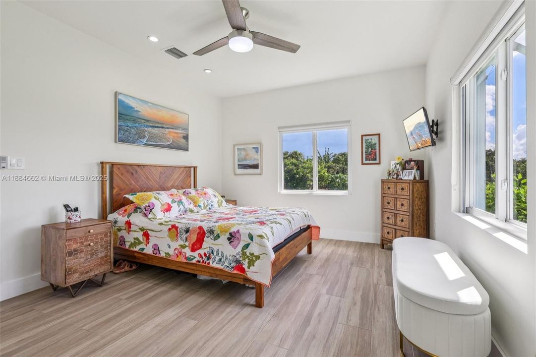 Active With Contract: $950,000 (2 beds, 2 baths, 1148 Square Feet)