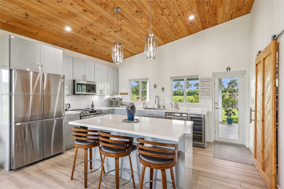 Active With Contract: $950,000 (2 beds, 2 baths, 1148 Square Feet)