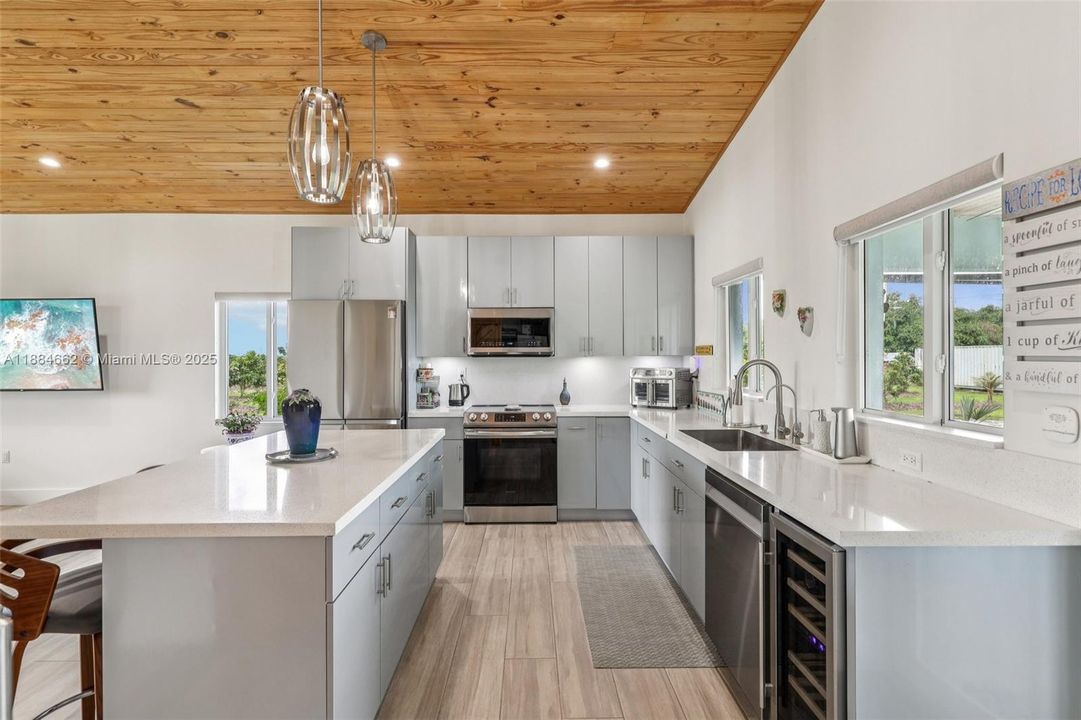 Active With Contract: $950,000 (2 beds, 2 baths, 1148 Square Feet)