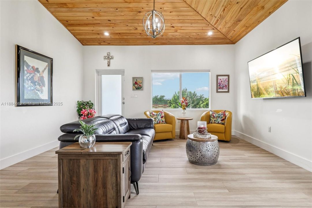 Active With Contract: $950,000 (2 beds, 2 baths, 1148 Square Feet)