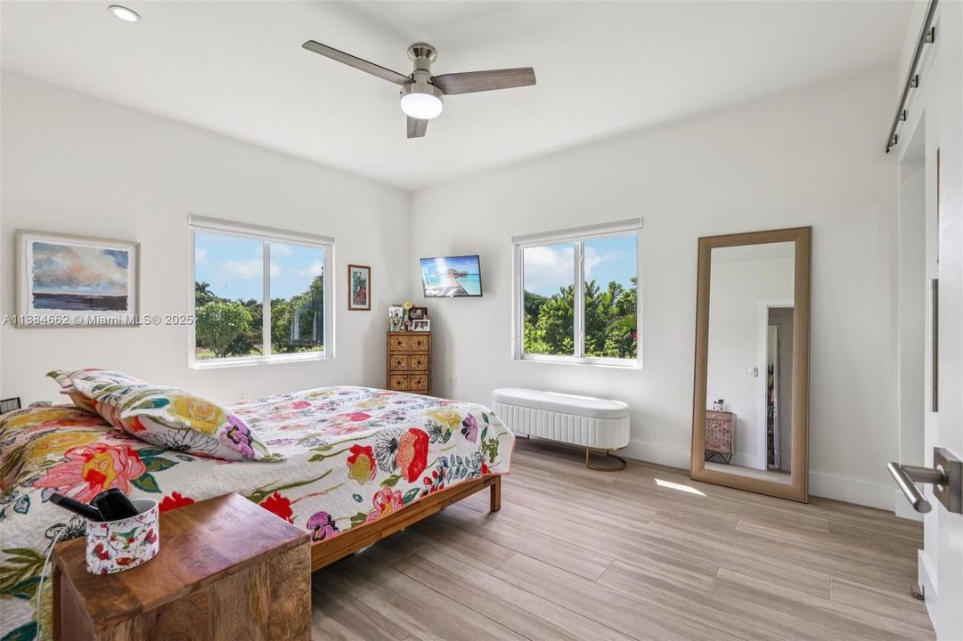 Active With Contract: $950,000 (2 beds, 2 baths, 1148 Square Feet)