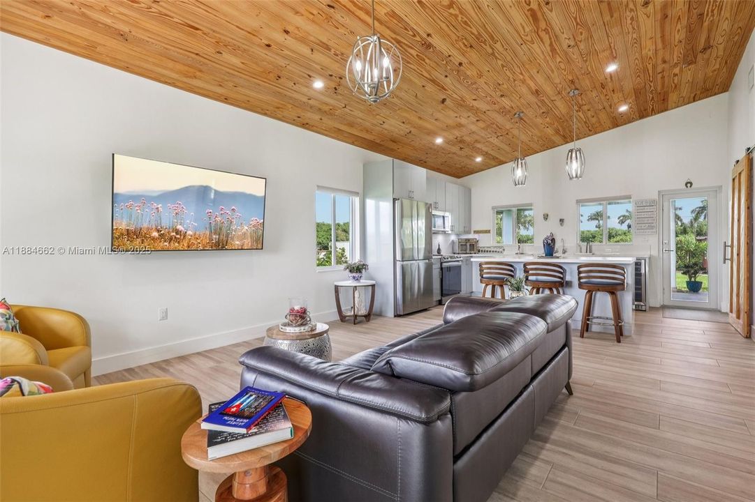 Active With Contract: $950,000 (2 beds, 2 baths, 1148 Square Feet)