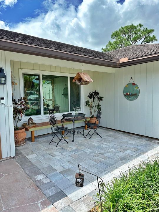 Recently Sold: $689,000 (3 beds, 2 baths, 1691 Square Feet)