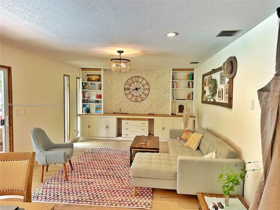 Recently Sold: $689,000 (3 beds, 2 baths, 1691 Square Feet)