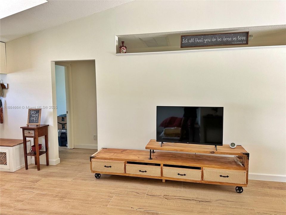 Recently Sold: $689,000 (3 beds, 2 baths, 1691 Square Feet)