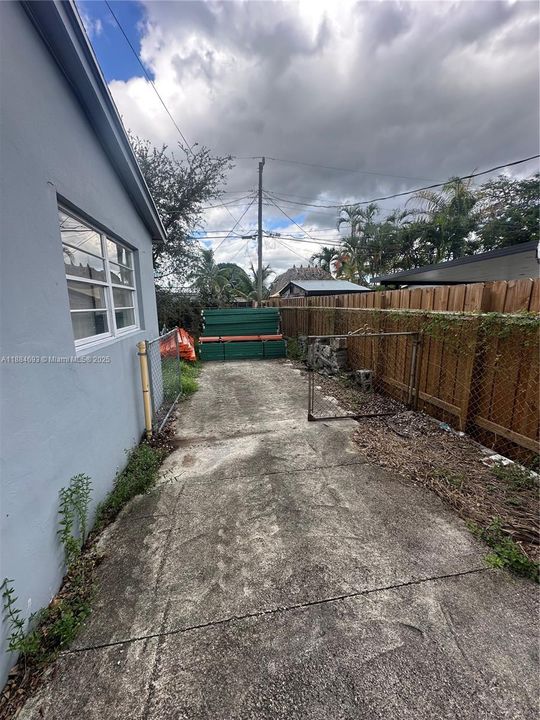 For Sale: $625,000 (3 beds, 1 baths, 1189 Square Feet)