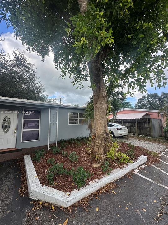 For Sale: $625,000 (3 beds, 1 baths, 1189 Square Feet)