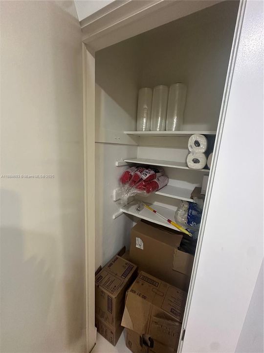 For Sale: $625,000 (3 beds, 1 baths, 1189 Square Feet)