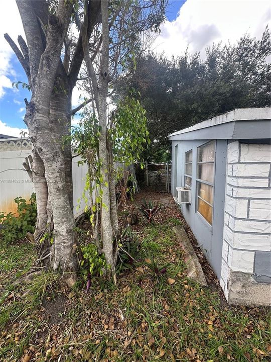 For Sale: $625,000 (3 beds, 1 baths, 1189 Square Feet)