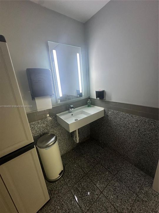 For Sale: $625,000 (3 beds, 1 baths, 1189 Square Feet)