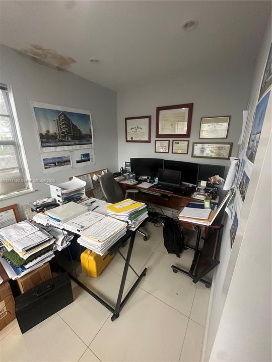 For Sale: $625,000 (3 beds, 1 baths, 1189 Square Feet)