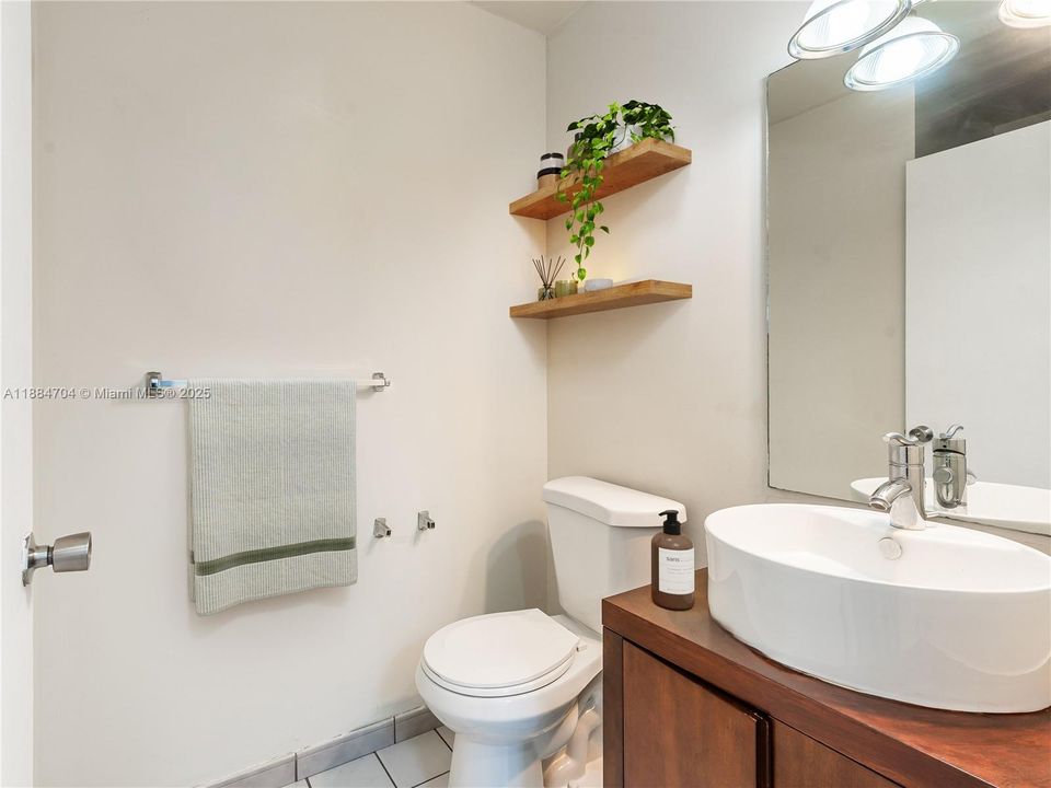 合同活跃: $520,000 (3 贝兹, 3 浴室, 1187 平方英尺)