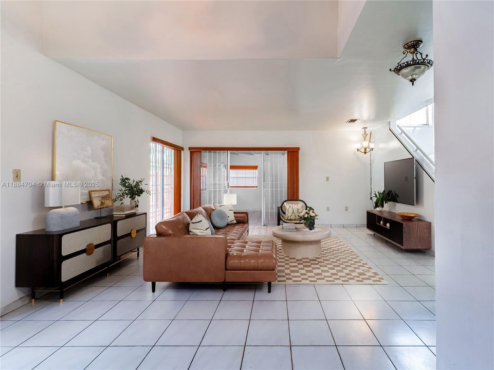 合同活跃: $520,000 (3 贝兹, 3 浴室, 1187 平方英尺)