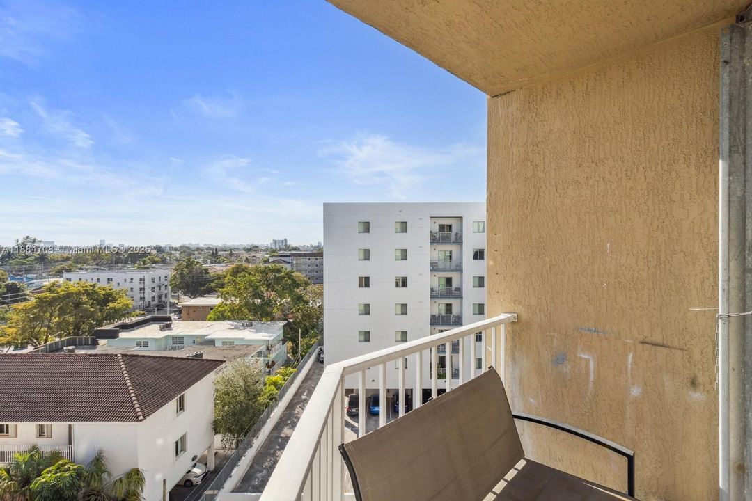 待售: $249,000 (1 贝兹, 1 浴室, 635 平方英尺)