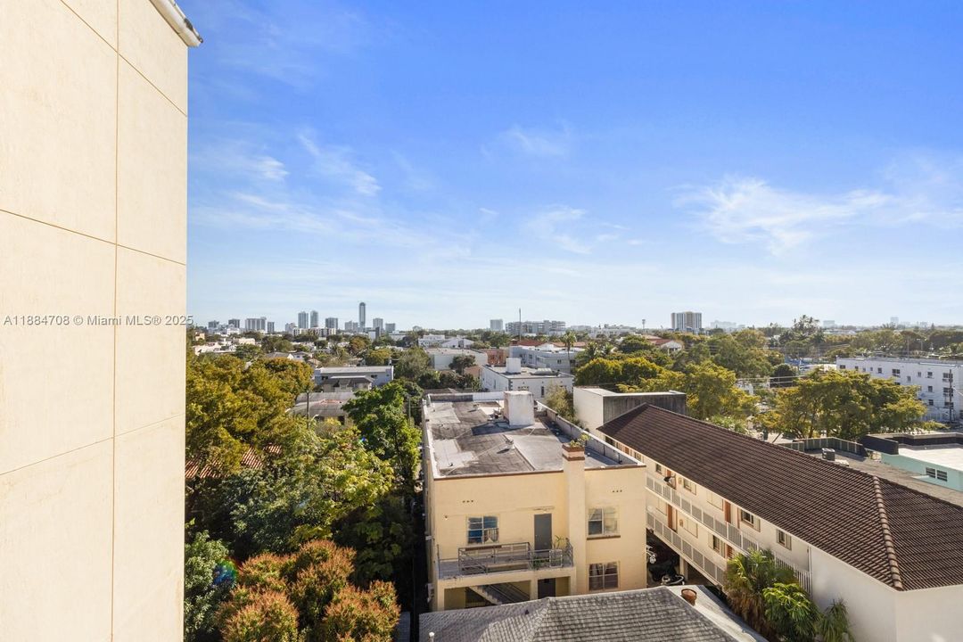 待售: $249,000 (1 贝兹, 1 浴室, 635 平方英尺)