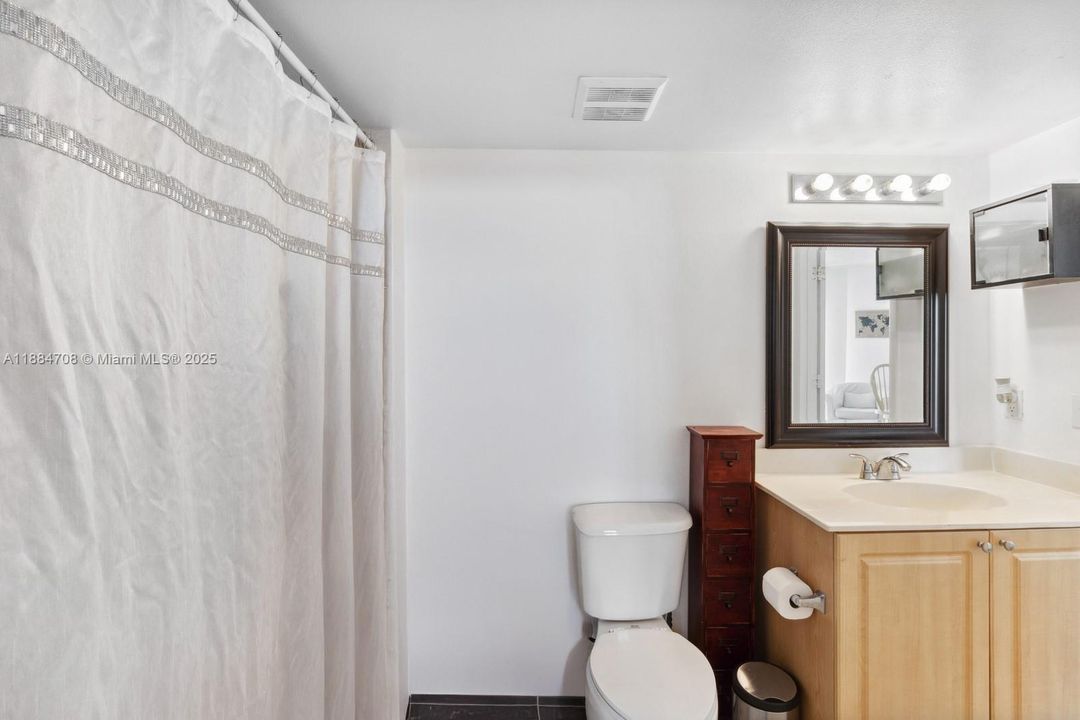 待售: $249,000 (1 贝兹, 1 浴室, 635 平方英尺)