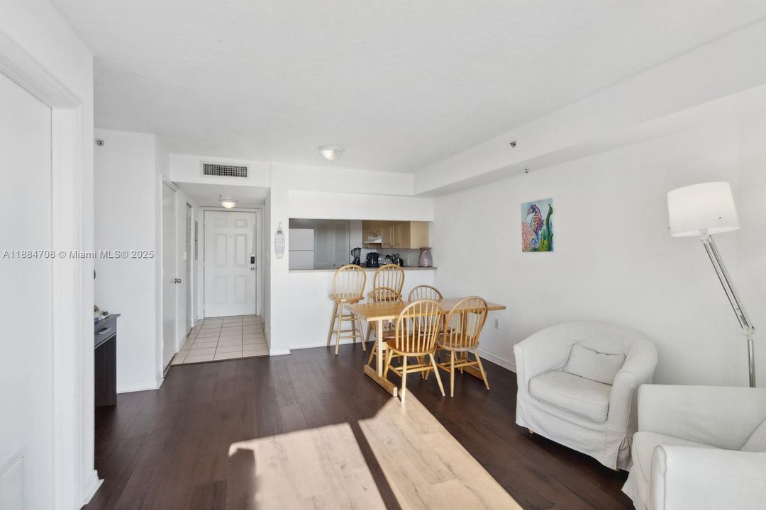 待售: $249,000 (1 贝兹, 1 浴室, 635 平方英尺)