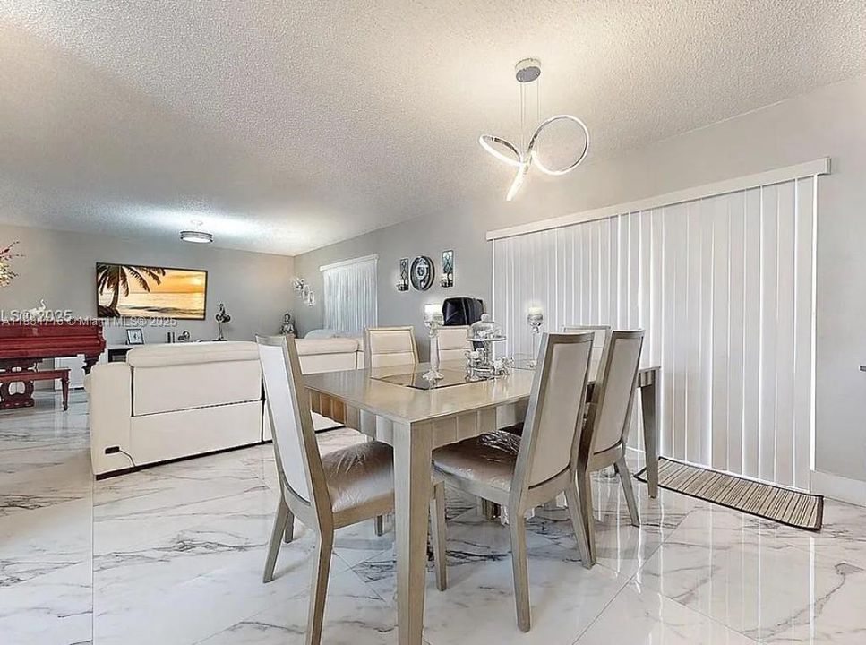 最近租的: $2,950 (3 贝兹, 2 浴室, 1340 平方英尺)