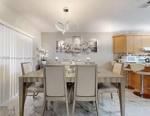 最近租的: $2,950 (3 贝兹, 2 浴室, 1340 平方英尺)