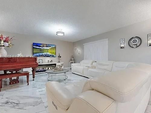 最近租的: $2,950 (3 贝兹, 2 浴室, 1340 平方英尺)