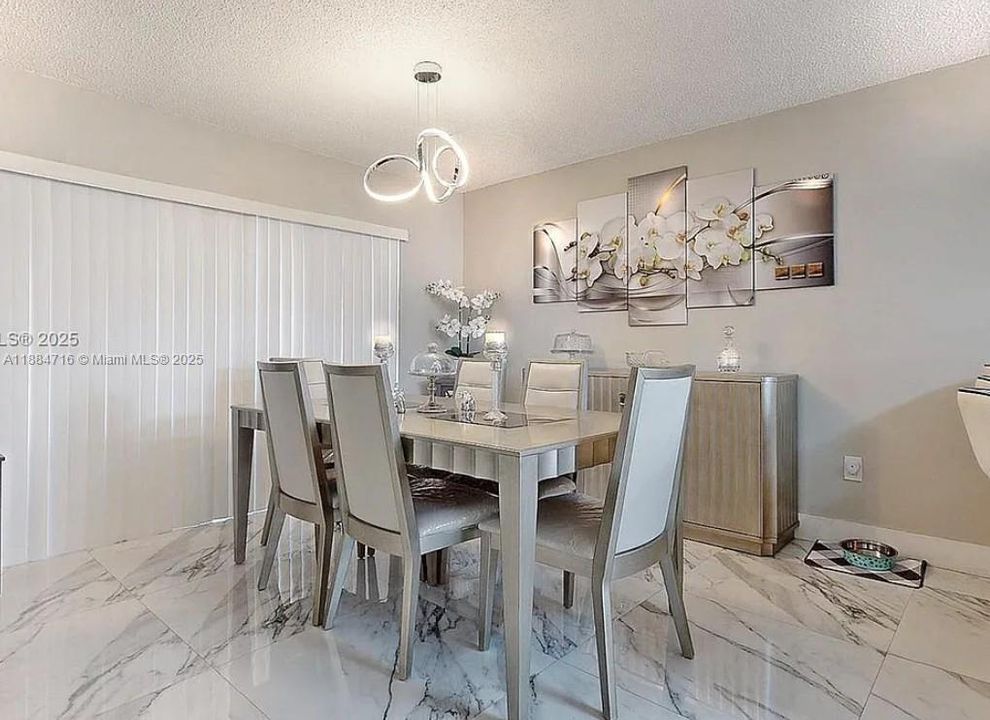 最近租的: $2,950 (3 贝兹, 2 浴室, 1340 平方英尺)