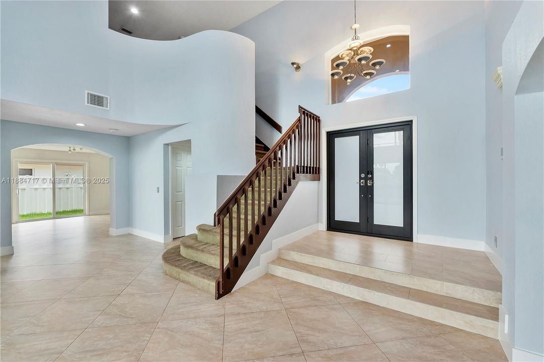 最近售出: $950,000 (5 贝兹, 3 浴室, 3633 平方英尺)